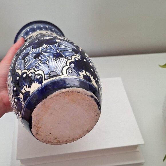 Blue & white vase Handmade pottery Chinoiserie 9" - Picture 2 of 4